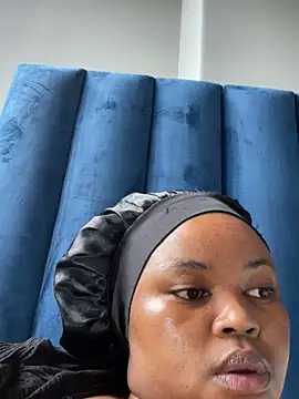 Curveysinaa online show from 02.19.25