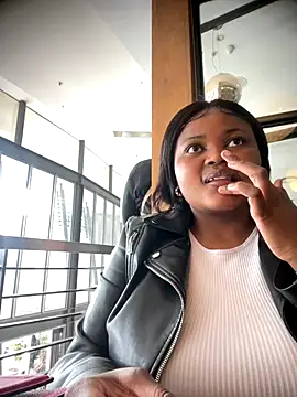 Curveysinaa online show from 11.15.25