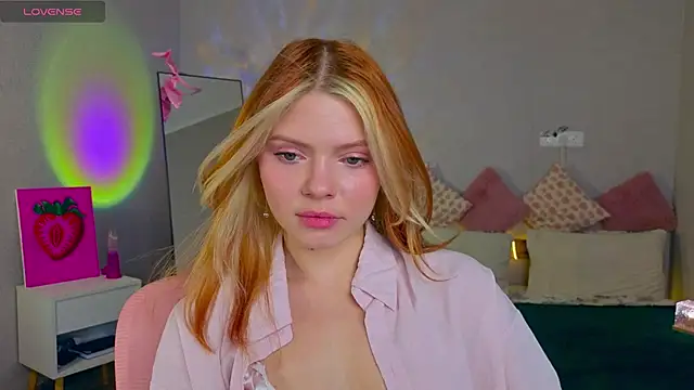 Snapshot of Red__Candy chatting on 11.23.25 Red Candy online show from 11.23.25