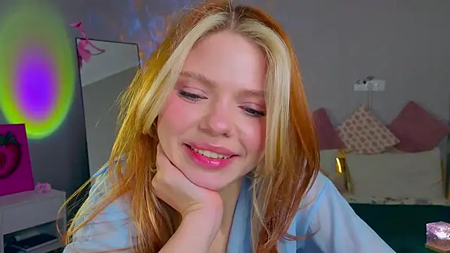 Snapshot of Red__Candy chatting on 11.25.25 Red Candy online show from 11.25.25