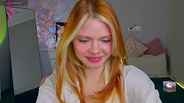 Snapshot of Red__Candy chatting on 11.26.25 Red Candy online show from 11.26.25