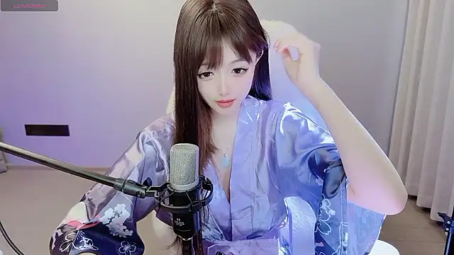 Snapshot of eveminii chatting on 12.03.24 eveminii online show from 12.03.24