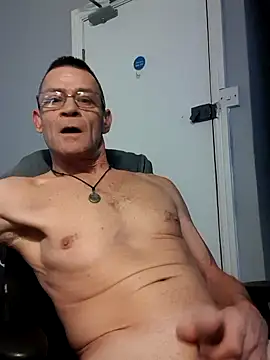 Snapshot of longlover-69 chatting on 12.02.25 longlover-69 online show from 12.02.25