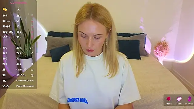 Snapshot of AlisssaRose chatting on 12.03.25 AlisssaRose online show from 12.03.25