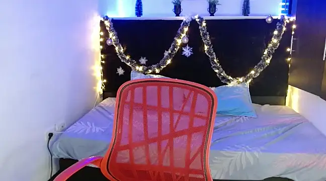 Snapshot of Miapeyton chatting on 12.11.24 Miapeyton online show from 12.11.24