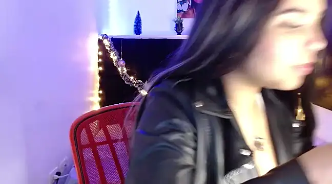 Snapshot of Miapeyton chatting on 12.27.24 Miapeyton online show from 12.27.24