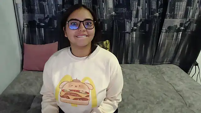 Snapshot of Miapeyton chatting on 02.13.25 Miapeyton online show from 02.13.25