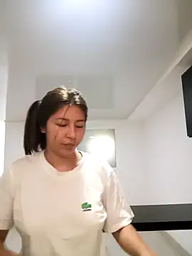 Snapshot of Sara_Brownx chatting on 12.21.25 Sara Brownx online show from 12.21.25