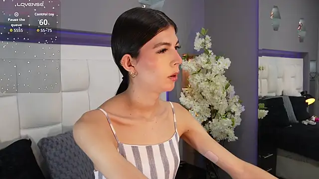 CuteAri online show from 12.13.25