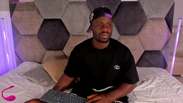 Latrellx7 online show from 02.11.26