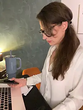 Snapshot of Thunder-Cunt chatting on 02.06.26 Thunder-Cunt online show from 02.06.26