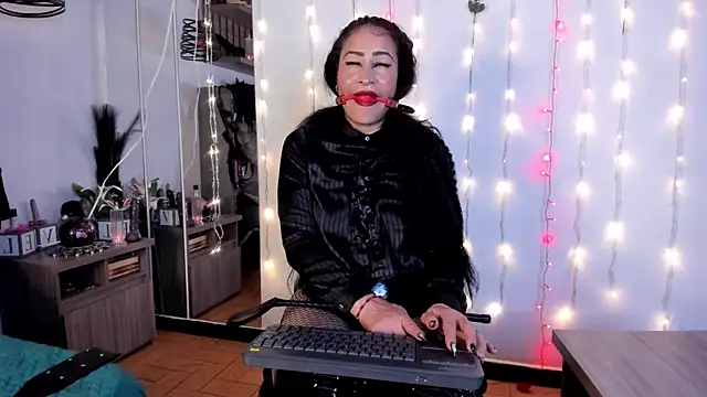 Molenna queenn online show from 02.11.25