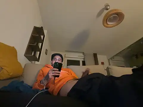 Snapshot of Rebeu313 chatting on 01.27.25 Rebeu313 online show from 01.27.25