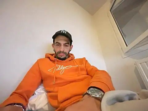 Snapshot of Rebeu313 chatting on 11.05.25 Rebeu313 online show from 11.05.25