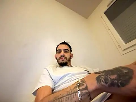 Snapshot of Rebeu313 chatting on 11.30.25 Rebeu313 online show from 11.30.25