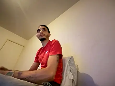 Snapshot of Rebeu313 chatting on 12.04.25 Rebeu313 online show from 12.04.25