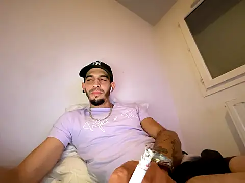 Snapshot of Rebeu313 chatting on 12.15.25 Rebeu313 online show from 12.15.25