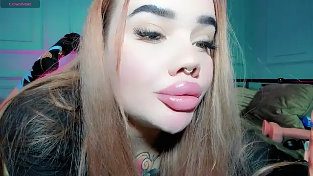 Snapshot of Aira_vi chatting on 12.27.24 Aira vi online show from 12.27.24