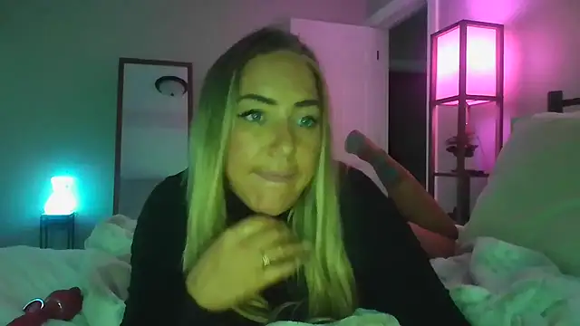 Snapshot of sunshinekisses chatting on 01.18.25 sunshinekisses online show from 01.18.25