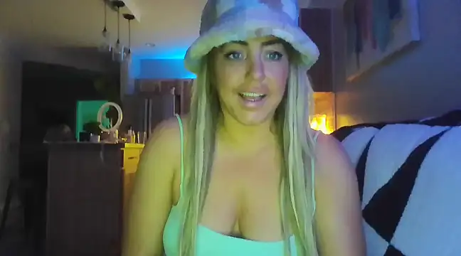 Snapshot of sunshinekisses chatting on 02.13.25 sunshinekisses online show from 02.13.25