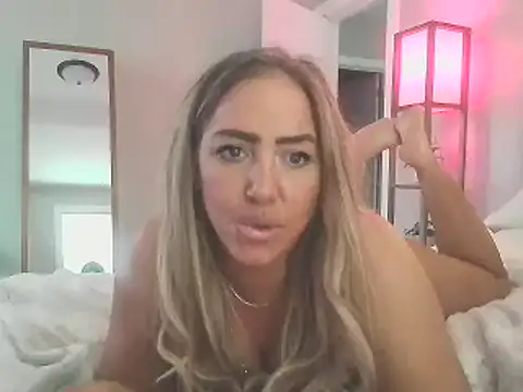 Snapshot of sunshinekisses chatting on 03.19.25 sunshinekisses online show from 03.19.25