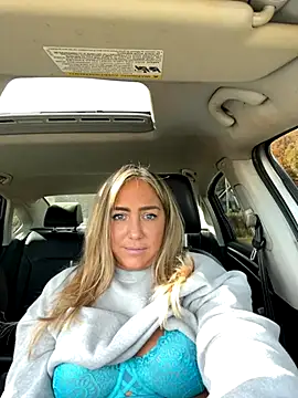 Snapshot of sunshinekisses chatting on 10.16.25 sunshinekisses online show from 10.16.25