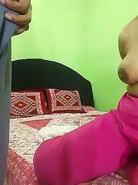 Snapshot of Taniya07 chatting on 01.21.25 Taniya07 online show from 01.21.25