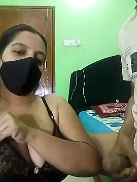 Snapshot of Taniya07 chatting on 02.15.25 Taniya07 online show from 02.15.25