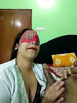 Snapshot of Taniya07 chatting on 02.28.25 Taniya07 online show from 02.28.25