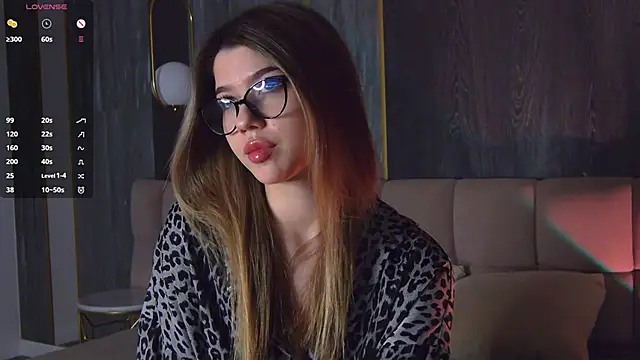 Sara Lewiis online show from 10.22.25