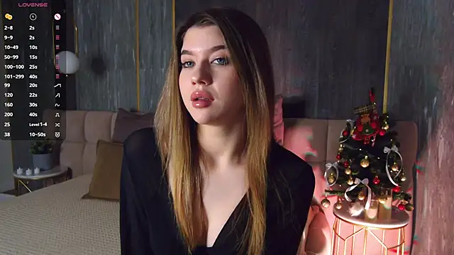 Snapshot of Sara_Lewiis chatting on 12.15.25 Sara Lewiis online show from 12.15.25