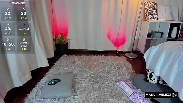 Snapshot of Manu_Velez chatting on 10.25.25 Manu Velez online show from 10.25.25