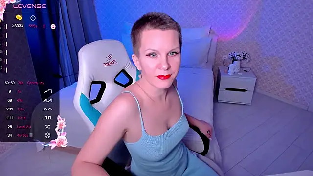 Louisa Bay online show from 11.28.25