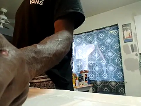 Snapshot of DevinToore chatting on 10.27.25 DevinToore online show from 10.27.25