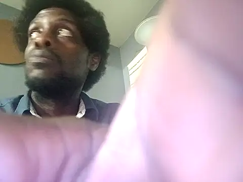 Snapshot of DevinToore chatting on 11.06.25 DevinToore online show from 11.06.25