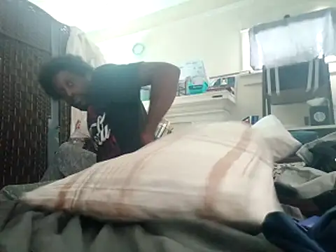 Snapshot of DevinToore chatting on 11.08.25 DevinToore online show from 11.08.25