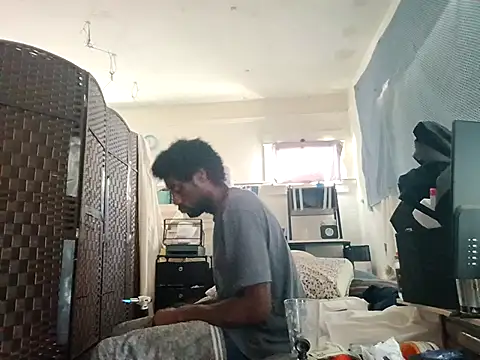 Snapshot of DevinToore chatting on 11.10.25 DevinToore online show from 11.10.25