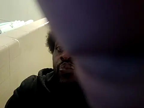 Snapshot of DevinToore chatting on 11.12.25 DevinToore online show from 11.12.25