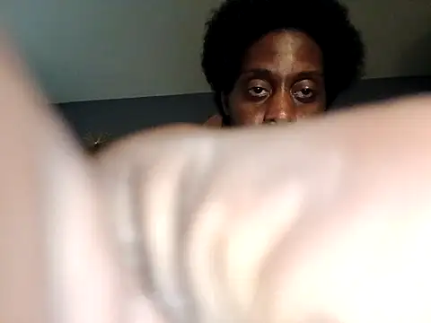 Snapshot of DevinToore chatting on 11.21.25 DevinToore online show from 11.21.25