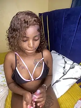 Snapshot of Sasha-smiles chatting on 11.08.25 Sasha-smiles online show from 11.08.25