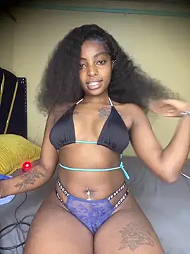 Snapshot of Sasha-smiles chatting on 12.17.25 Sasha-smiles online show from 12.17.25