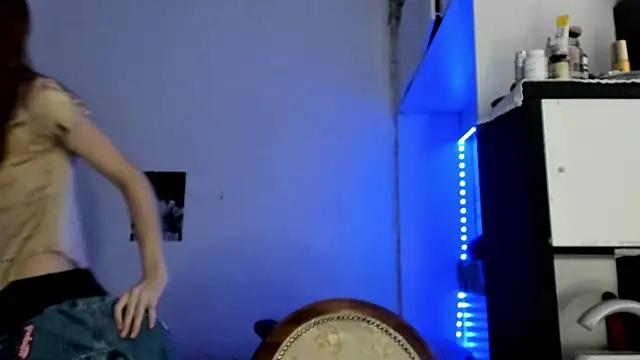 Snapshot of LisaIcon chatting on 10.19.25 LisaIcon online show from 10.19.25