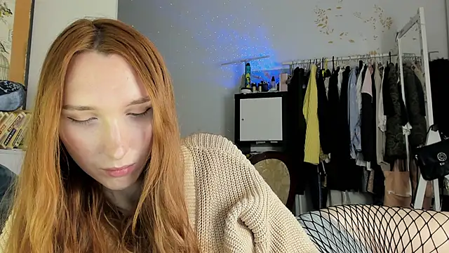 Snapshot of LisaIcon chatting on 11.23.25 LisaIcon online show from 11.23.25