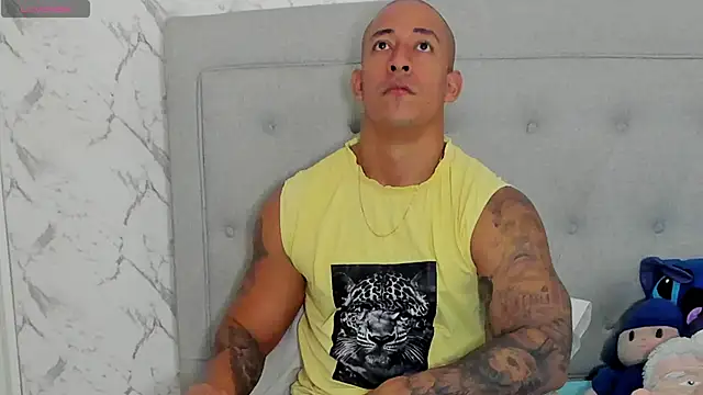 Snapshot of luigiferrara chatting on 05.17.26 luigiferrara online show from 05.17.26