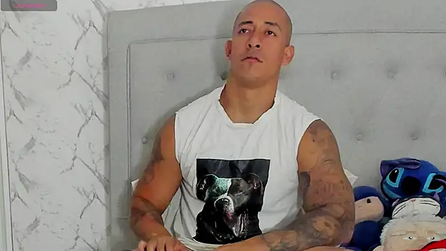 Snapshot of luigiferrara chatting on 05.25.26 luigiferrara online show from 05.25.26
