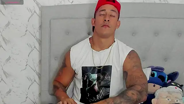 Snapshot of luigiferrara chatting on 06.25.26 luigiferrara online show from 06.25.26