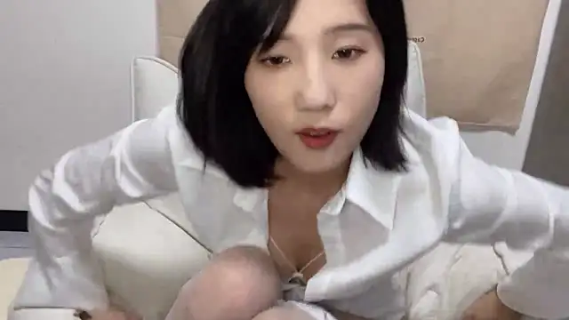 Snapshot of Arrebo1 chatting on 12.23.24 Arrebo1 online show from 12.23.24