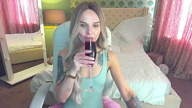 KiraGrayy online show from 03.08.25