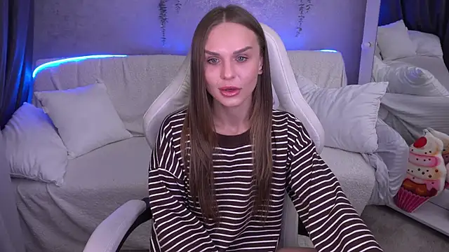 KiraGrayy online show from 11.15.25