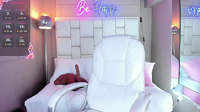 Snapshot of VioletthaRous chatting on 10.28.25 VioletthaRous online show from 10.28.25